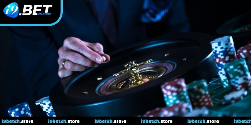 Bàn casino live tại i9bet hiển thị hình ảnh chia bài trực tiếp