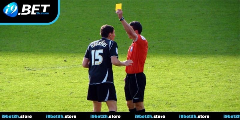 Lối chơi và áp lực trận đấu ảnh hưởng đến số thẻ